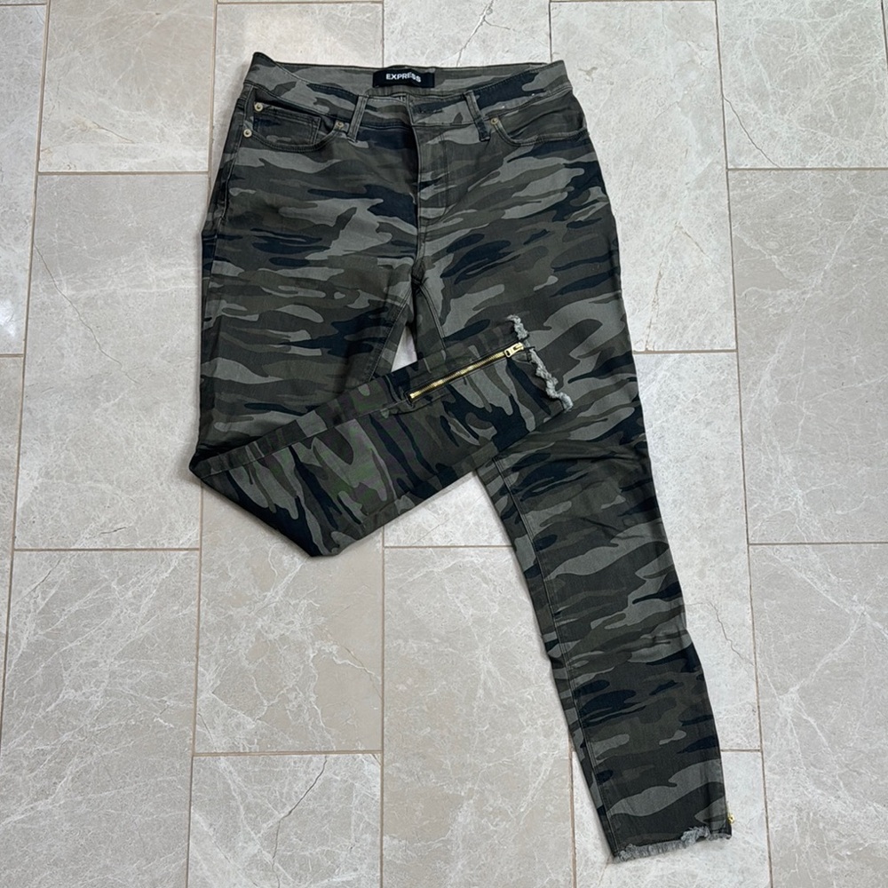 Express Camouflage Skinny Jeans with Zipper